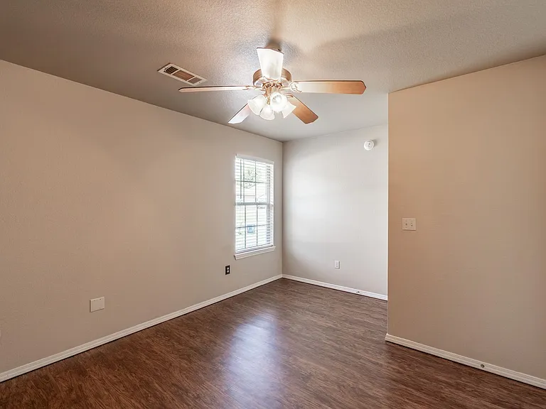 2763 Oakview Rd — Photo 11