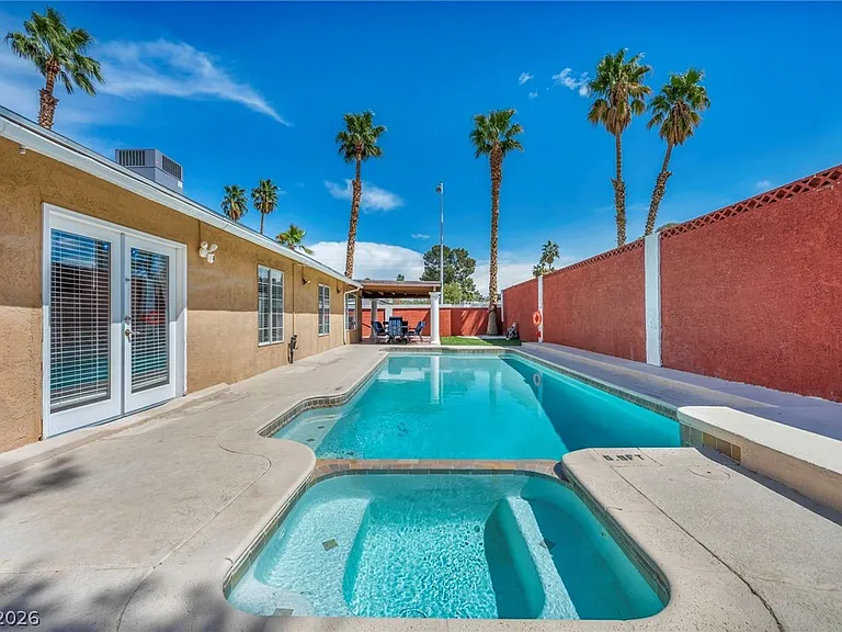 2269 McCoig Ave — Photo 2