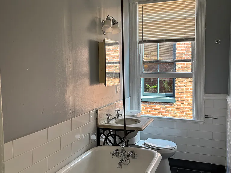 1526 W Mount Royal Ave #3R — Photo 3