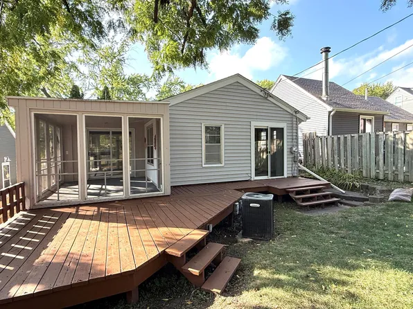 2762 McNair Dr, Robbinsdale, MN 55422