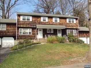 73 Forsythia Ln, Paramus, NJ 07652