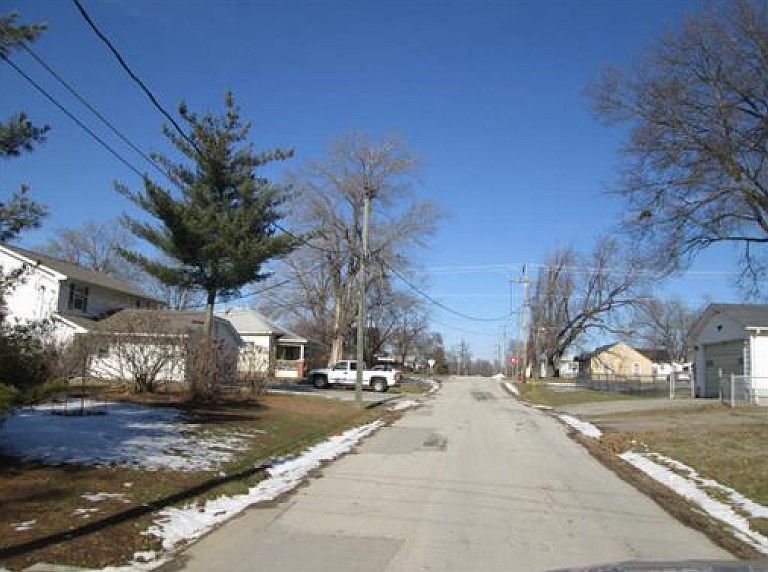 2nd image of 325 Williams St