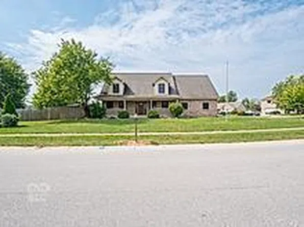 62 Eastview Dr, Bargersville, IN 46106