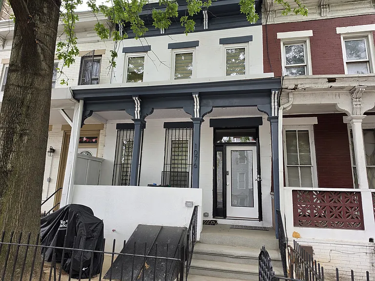 1076 Lafayette Ave #1 — Photo 1