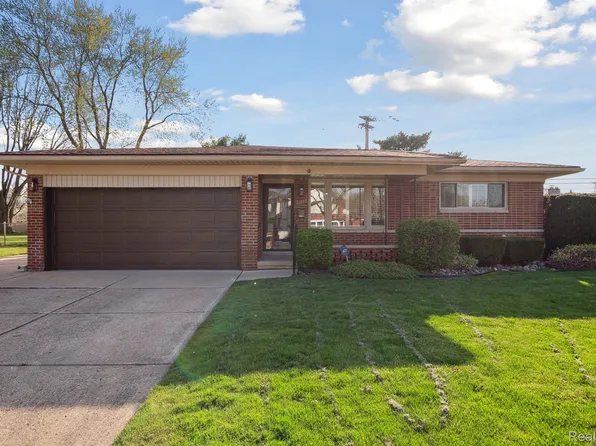 33115 Chatsworth Dr, Sterling Heights, MI 48312