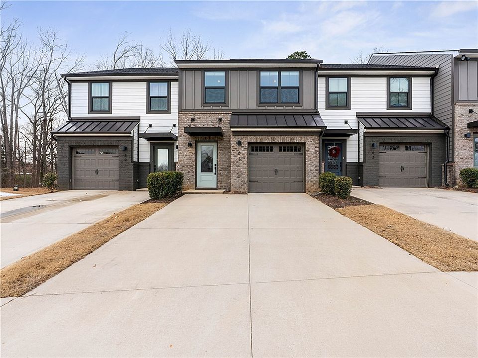 1st image of 61 Connaught Ct