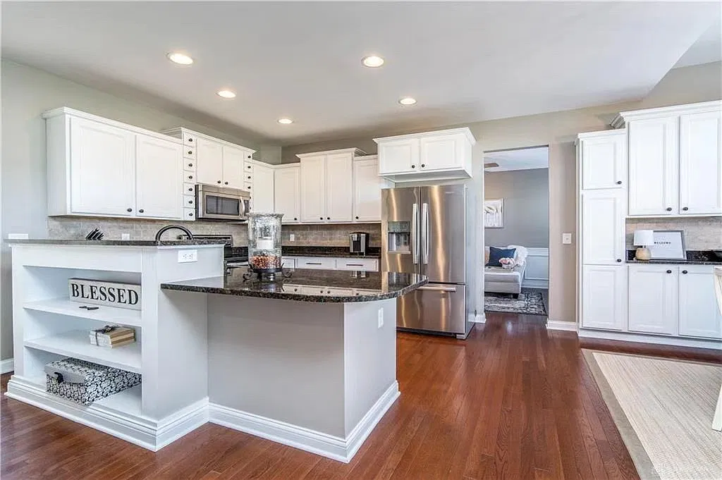4 bed, 2696 sqft, $3,500 — Photo 3