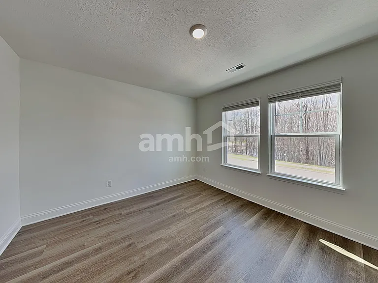 884 Heritage Blvd — Photo 19