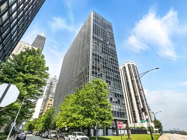 900 N Lake Shore Dr, Chicago, IL