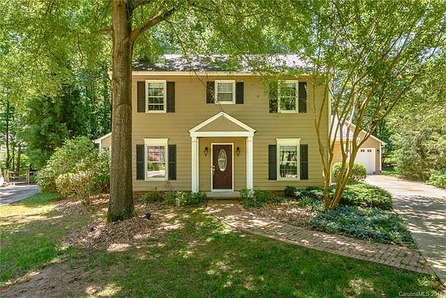 1st image of 8439 Knollbrook Dr