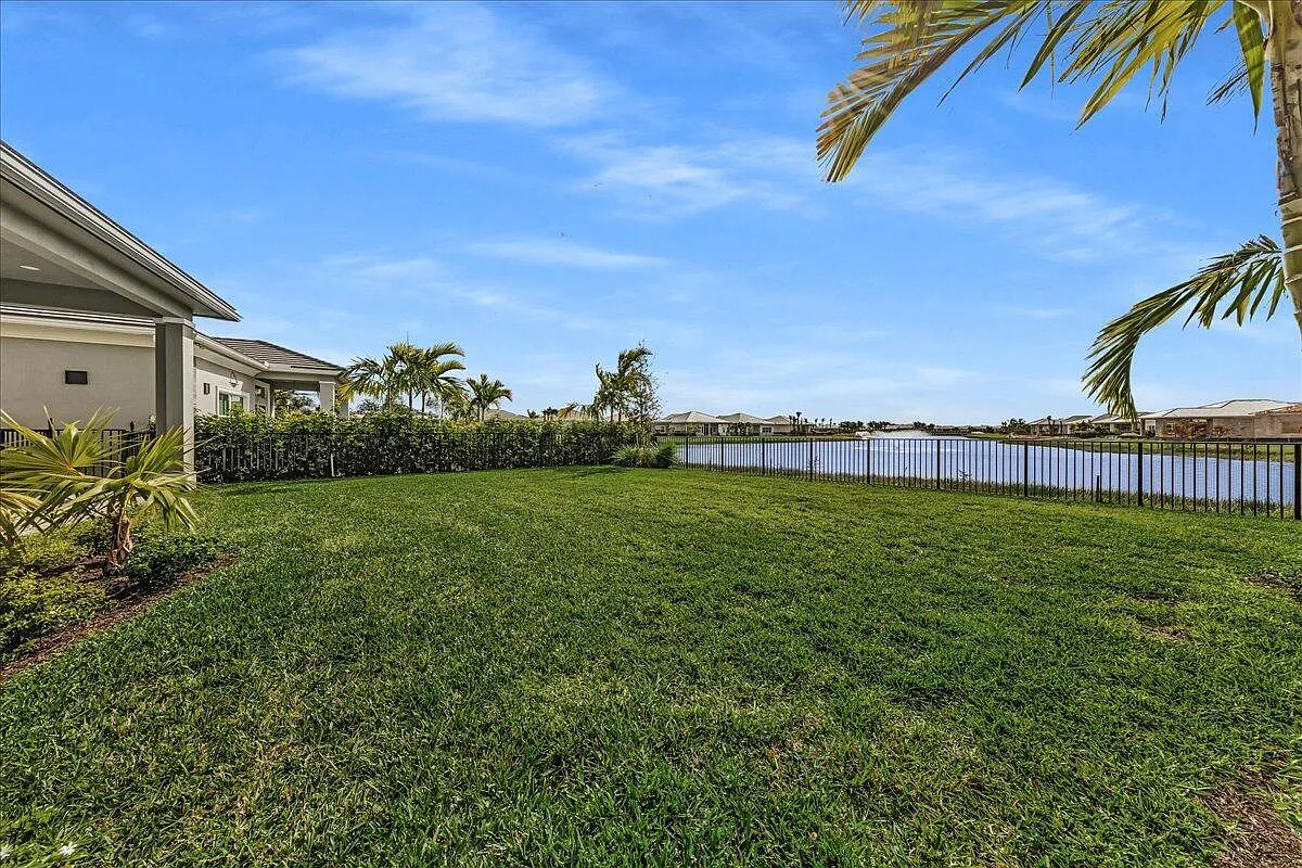 3 bed, 2.0 bath, 1937 sqft, $5,500 — Photo 3