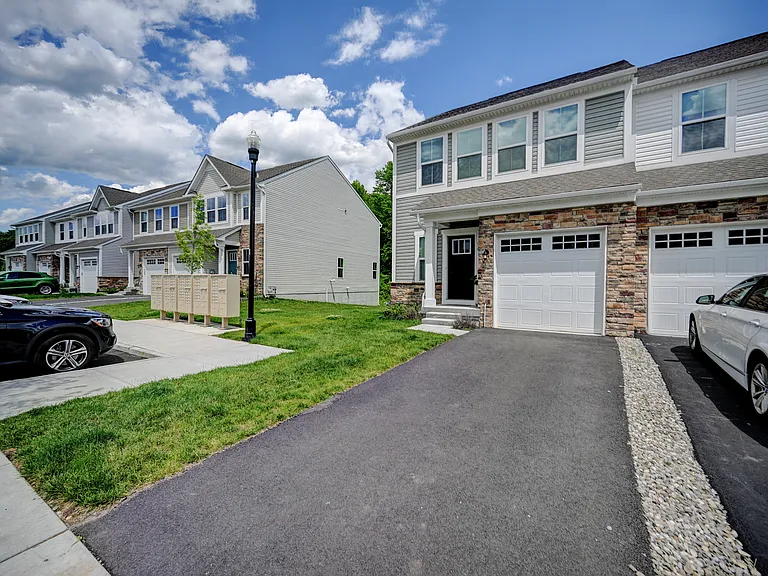 56 Pratt Ln — Photo 38