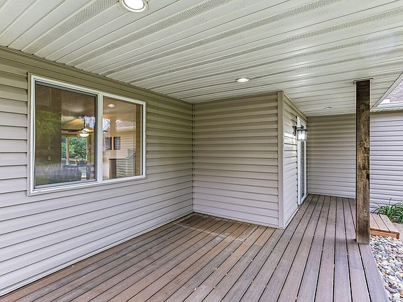 3rd image of 544 Maple Knoll Way NW