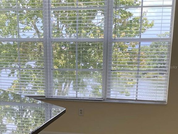 5th image of 2401 Lexington Oak Dr