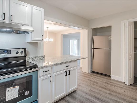 4th image of 526 Granby St