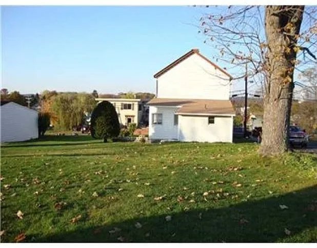 111 Grace St photo 1