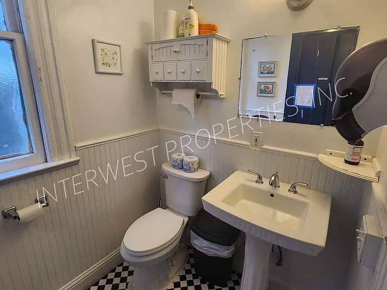 2257 NW Hoyt St #10 — Photo 7