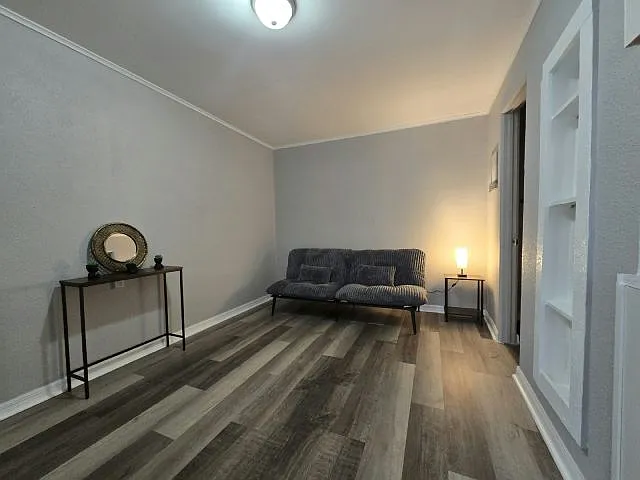 1 bed, 1.0 bath, 400 sqft, $1,050 — Photo 4