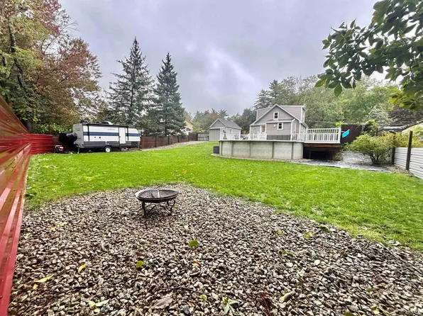 158 E Main Street, Hampstead, NH 03826-2431
