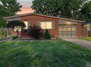 30772 J Carls St, Roseville, MI 48066