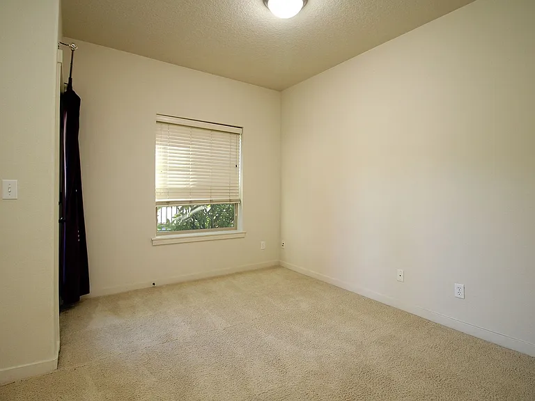 690 NE Adwick Dr — Photo 15
