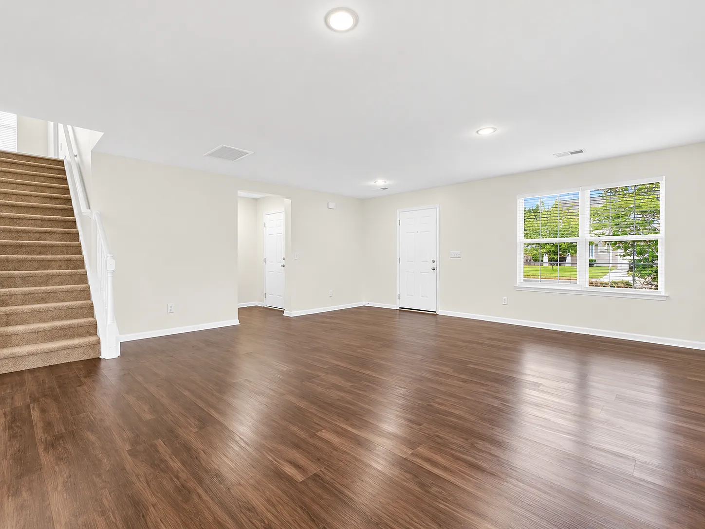 6 bed, 3.5 bath, 3045 sqft, $700 — Photo 3