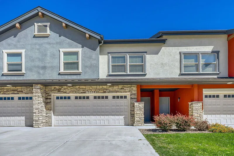 3 bed, 2.5 bath, 1817 sqft, $2,400 — Photo 1