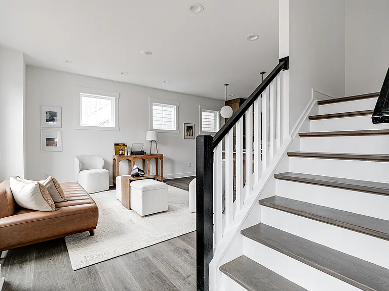 1827 W Cary St — Photo 4