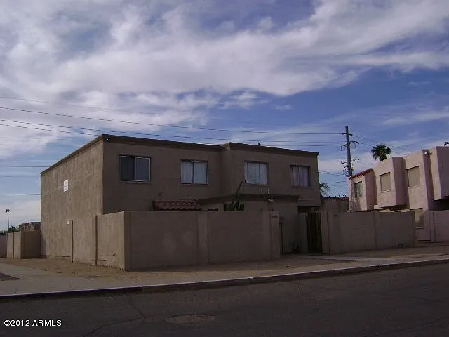 2 bed, 1.0 bath, 924 sqft, $1,295 — Photo 2