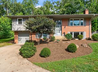 9718 Counsellor Dr, Vienna, VA 22181