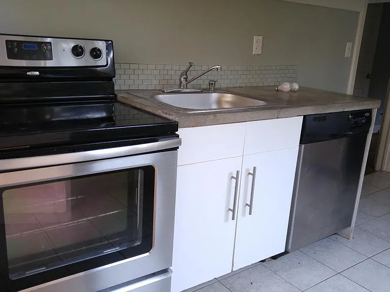 1119 Brooks Ave — Photo 4