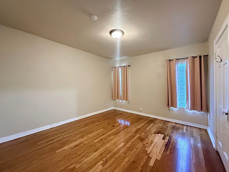 210 Haggin St — Photo 7