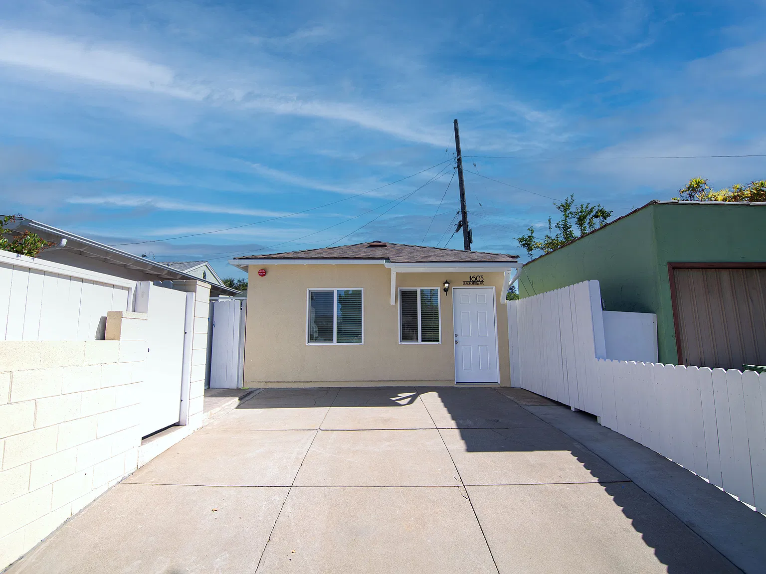 1 bed, 400 sqft, $2,100 — Photo 2