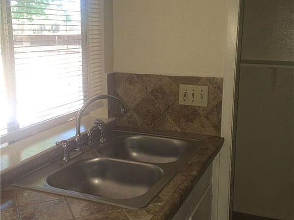 4th image of 4801 Aberdeen Dr #A