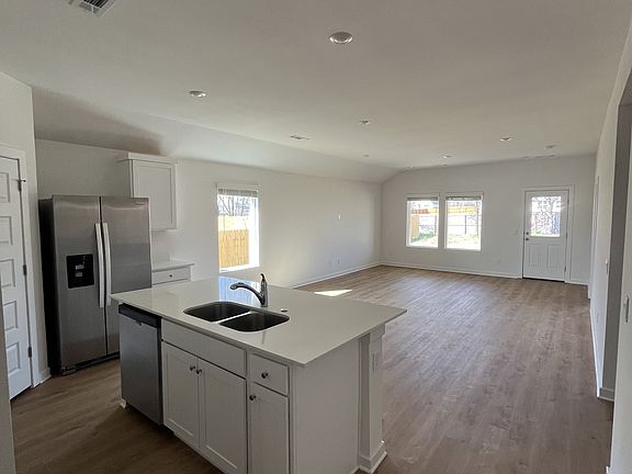 3rd image of 551 Arizona St