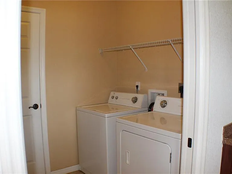 368 Eppinger Dr — Photo 14