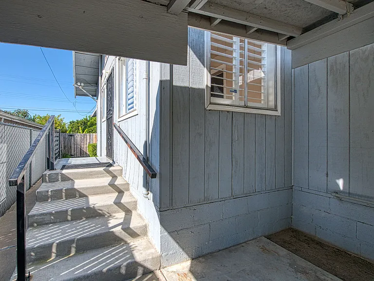 2434 Yerba St — Photo 32