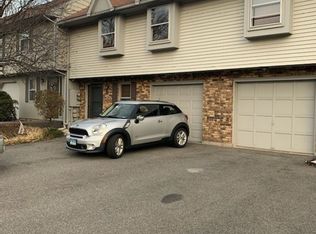 68 Butternut Ln, Rocky Hill, CT 06067