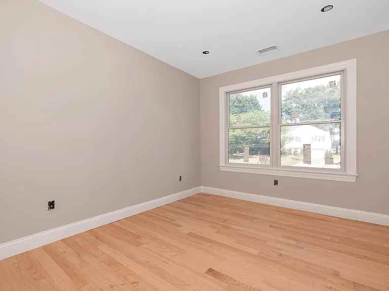 58 Marion Dr — Photo 17