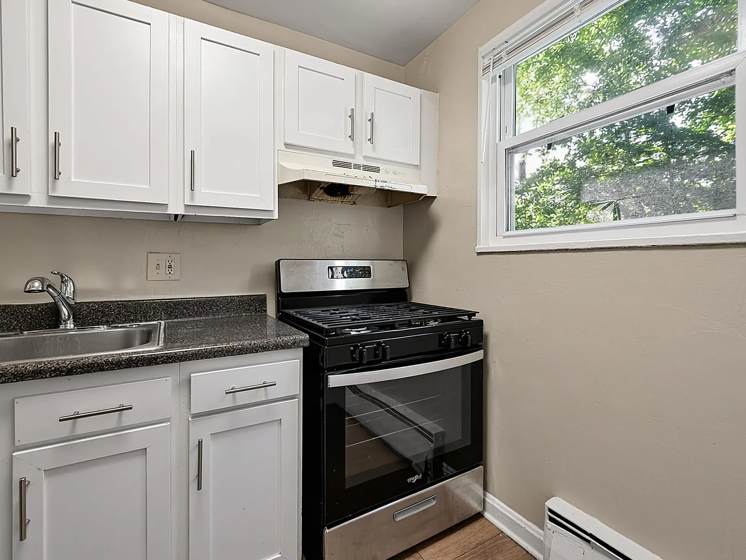 3 bed, $2,000 — Photo 1