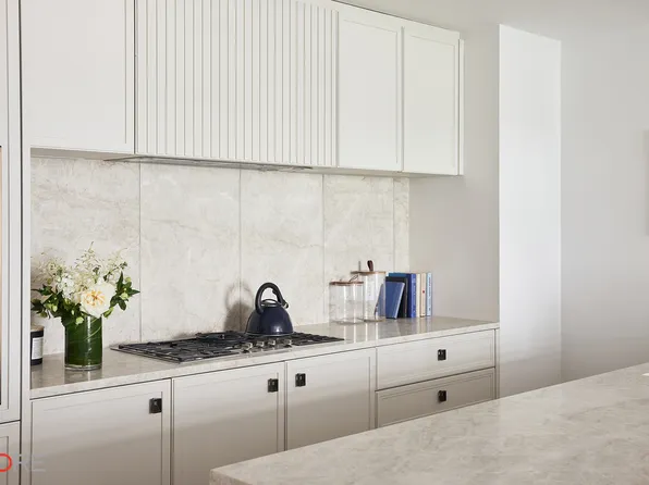 310 East 86th Street 8D image 3 of 19