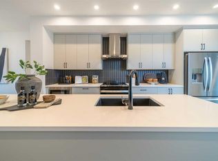 42 S Creekview Ave SW, Calgary, AB T2X 6M1