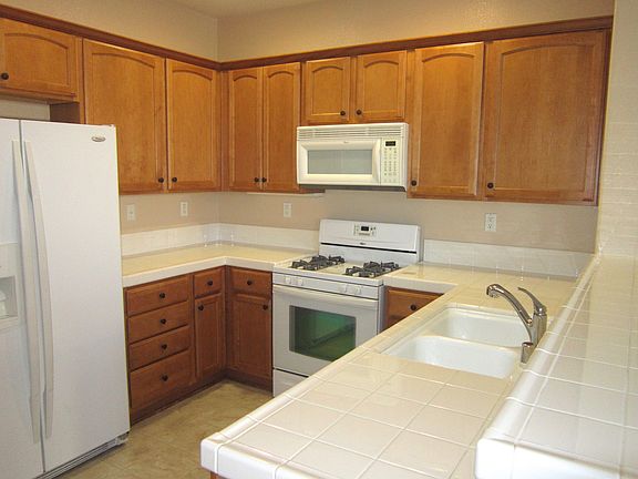 Kitchen
Sink just epoxied -- clean & white