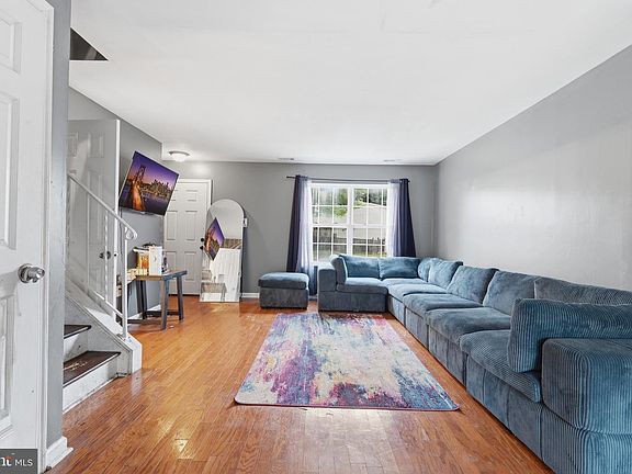 4th image of 5815 Falkland Pl
