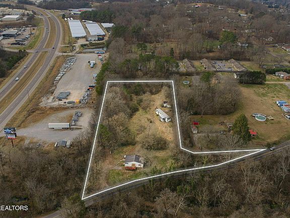 3rd image of 2111 Woods Creek Rd