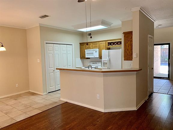 2nd image of 2400 Southlake Ct