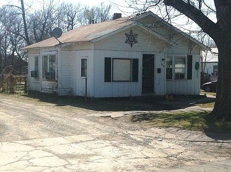 1st image of 612 W Hazel Ave
