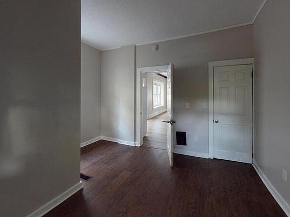 3rd image of 116 Ridgeway Ave