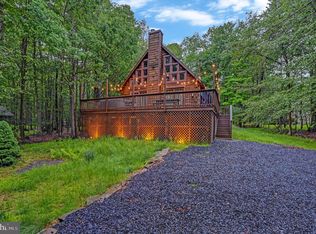 21 Lehigh River Dr N, Gouldsboro, PA 18424