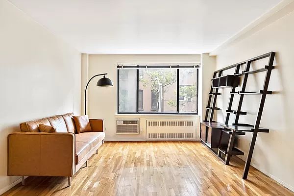 1st image of 250 E 31st St APT 3C